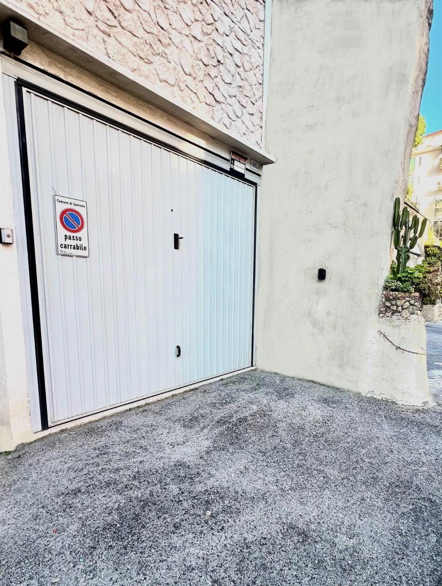 Il Giardino Del Comandante - Trilocale Con Garage Lägenhet Sanremo Exteriör bild